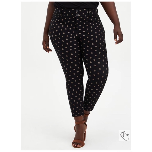 NEW Torrid 24 Black Diamond Ponte Ankle Skinny Pant - Picture 2 of 9